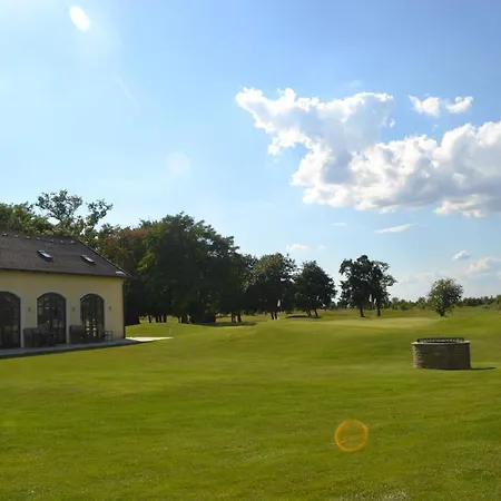 Klaudia's & Restaurant At Golf Resort, Samorin Hotel