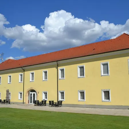 Hotel Klaudia's & Restaurant At Golf Resort, Samorin 3*