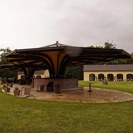 Klaudia's & Restaurant At Golf Resort, Samorin 3* Bac
