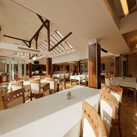 Klaudia's & Restaurant At Golf Resort, Samorin Hotel
